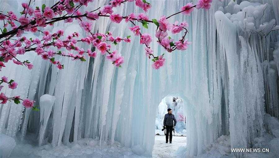 CHINA-HEBEI-SHIJIAZHUANG-FROZEN WATERFALL (CN)