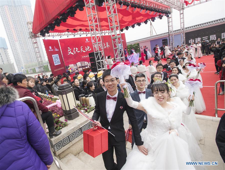 CHINA-HUBEI-GROUP WEDDING (CN)