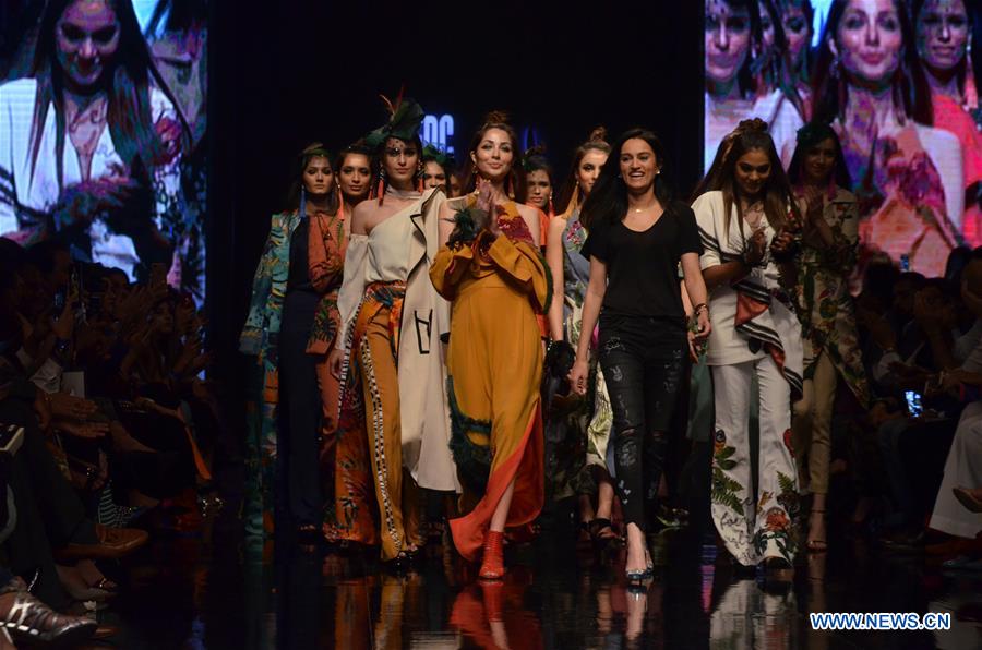 PAKISTAN-LAHORE-FASHION-WEEK