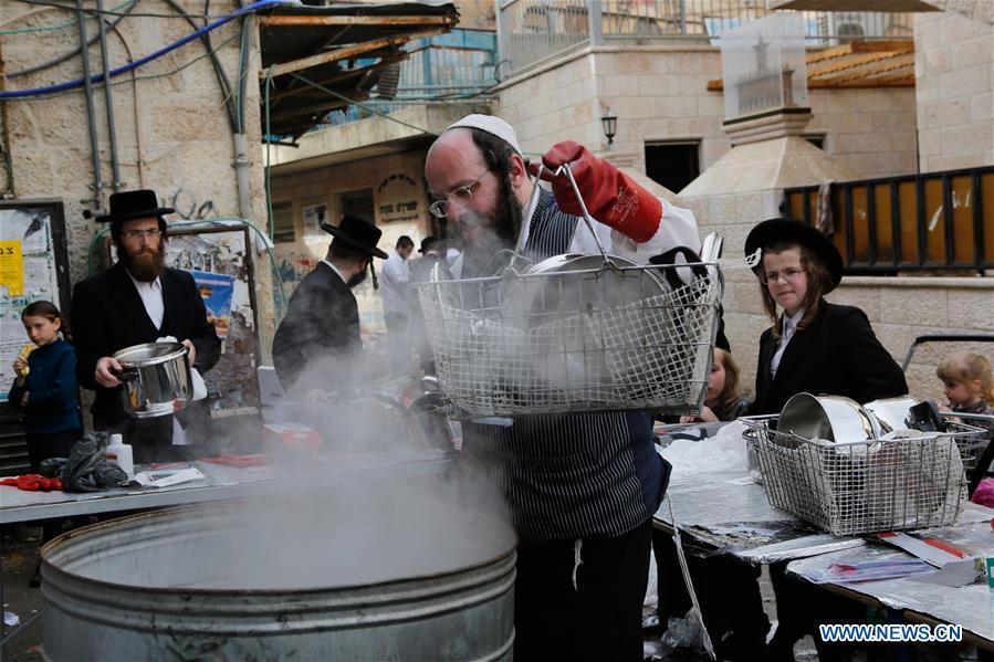 MIDEAST-JERUSALEM-PASSOVER-PREPARATION