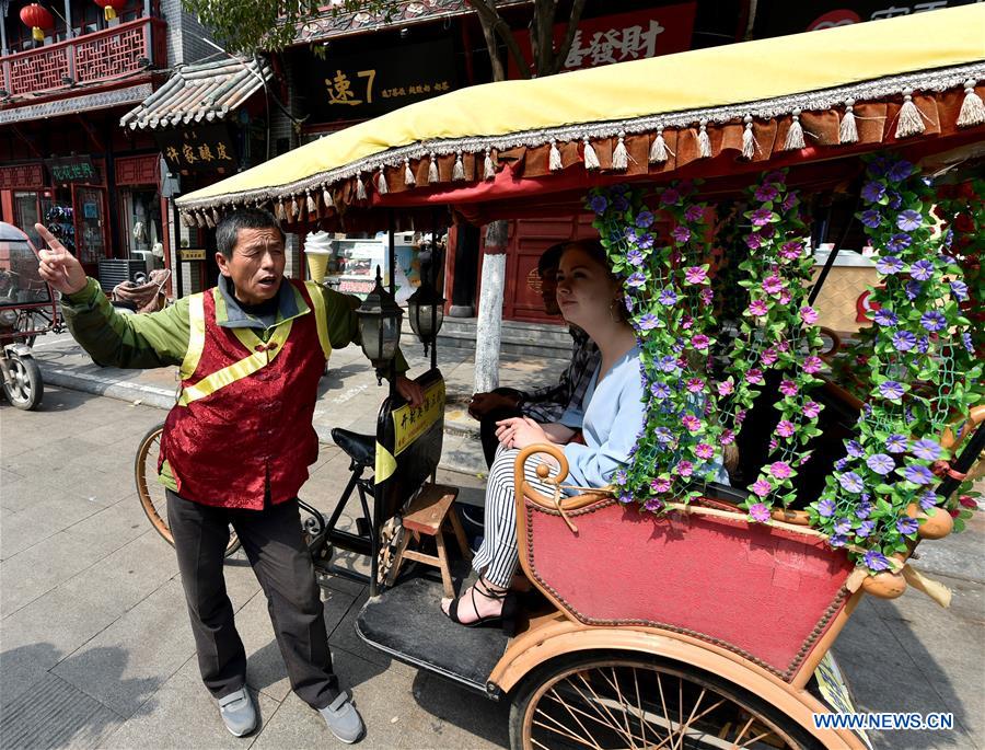 CHINA-HENAN-PEDICAB DRIVER-LIFE (CN)