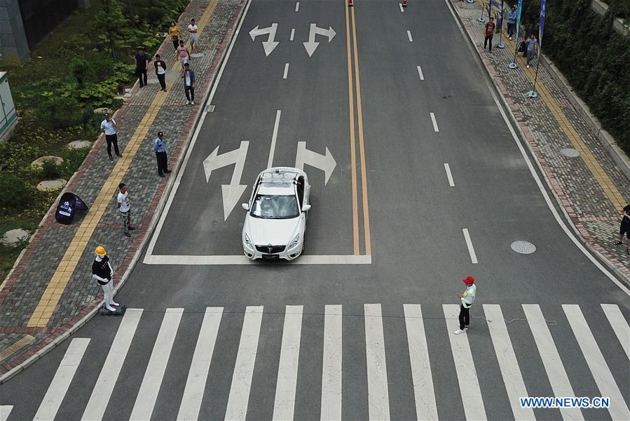 CHINA-GUIYANG-DRIVERLESS CAR-CHALLENGE (CN)