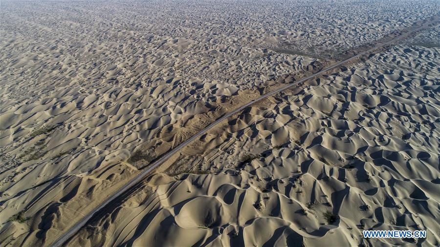 CHINA-XINJIANG-TAKLIMAKAN-DESERT ROAD-UNDER CONSTRUCTION (CN)