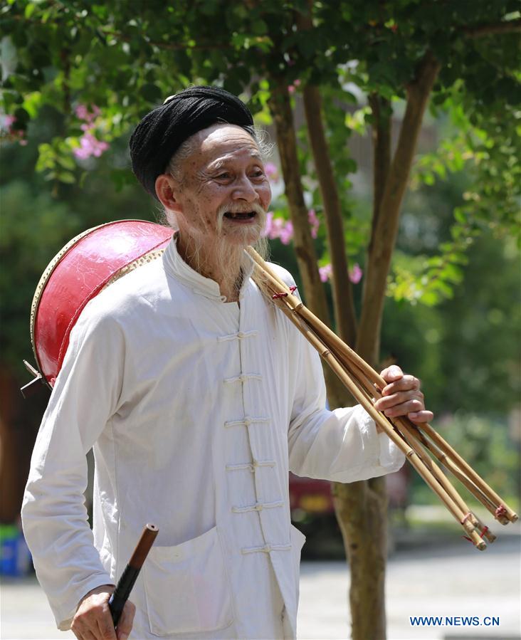 #CHINA-HUNAN-ZHANGJIAJIE-FOLK ART (CN)