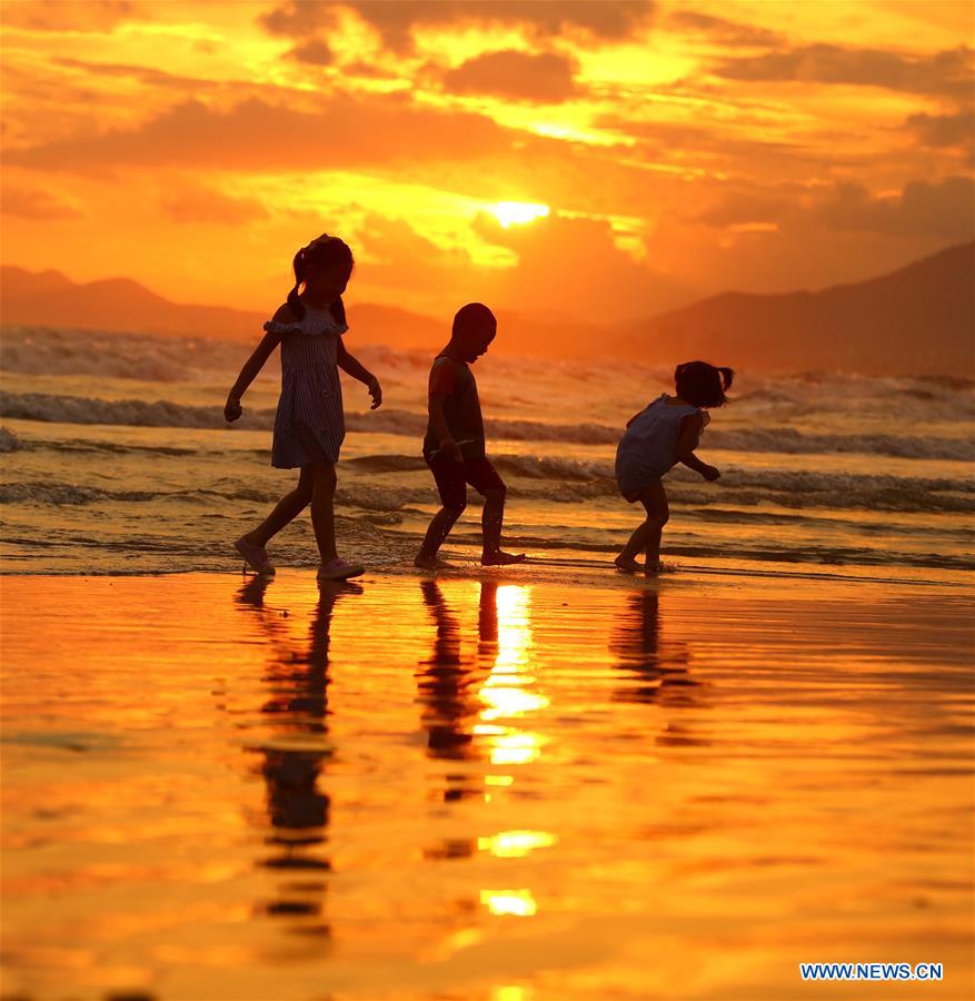 #CHINA-SANYA-SEASIDE-SUNSET-LIFESTYLE (CN)