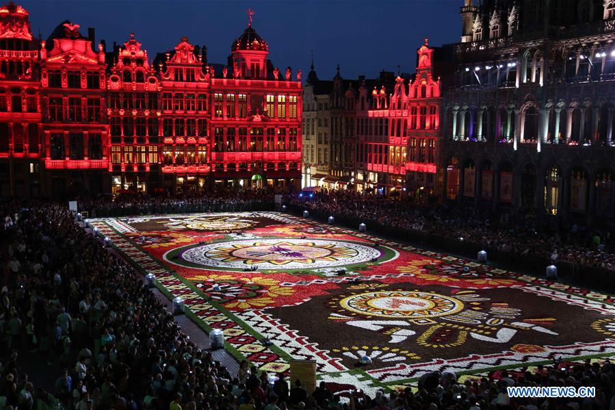 BELGIUM-BRUSSELS-FLOWER CARPET-NIGHT VIEW