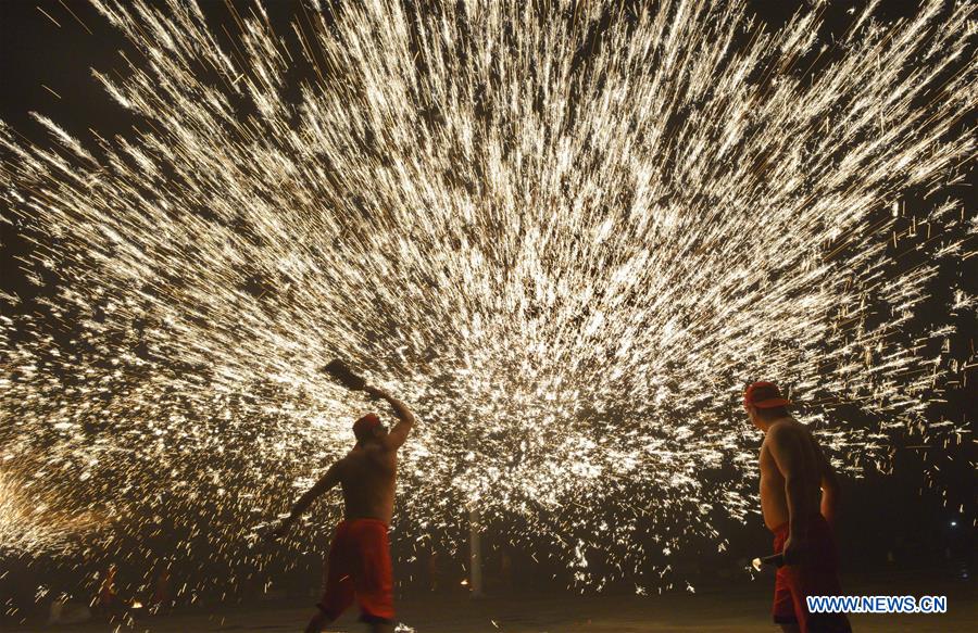 #CHINA-GUIZHOU-MOLTEN IRON SPRAY-PERFORMANCE (CN)