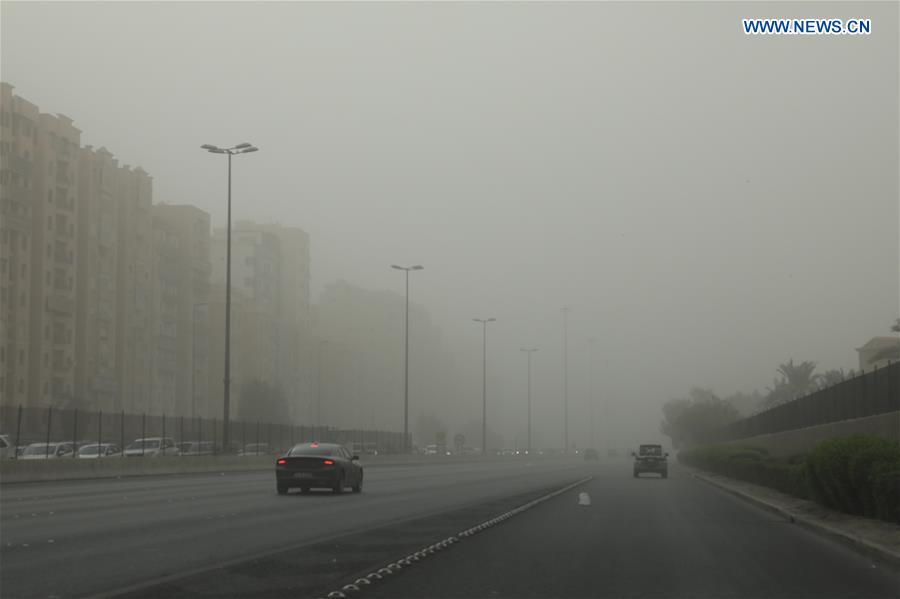 KUWAIT-HAWALLI GOVERNORATE-HEAVY DUST