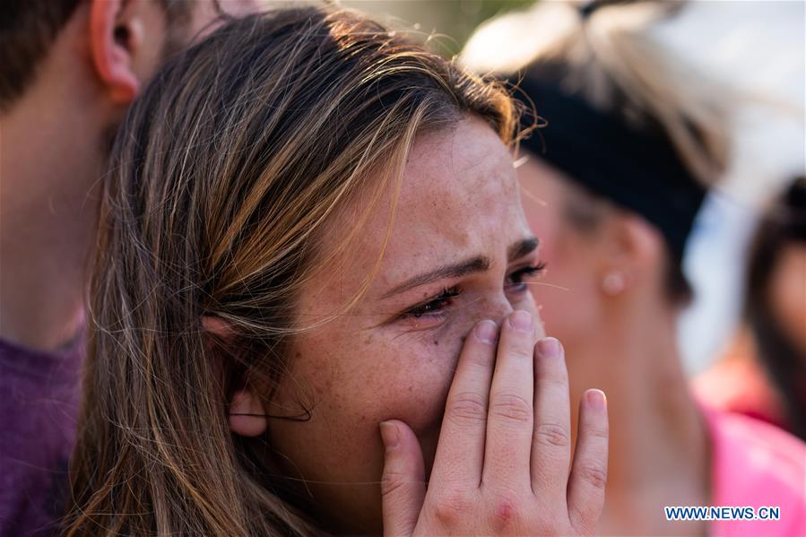 U.S.-CALIFORNIA-BAR-SHOOTING-MOURNING