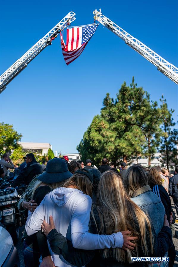 U.S.-CALIFORNIA-BAR-SHOOTING-MOURNING