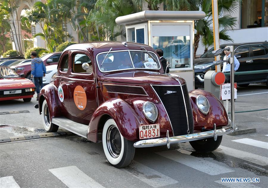 VIETNAM-HANOI-VINTAGE CAR SHOW