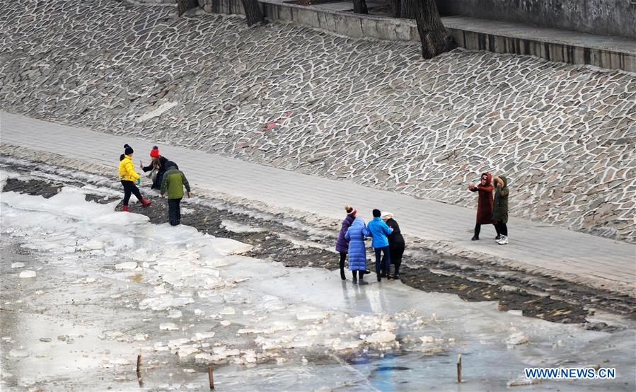 CHINA-HARBIN-SONGHUA RIVER-FROZEN (CN)