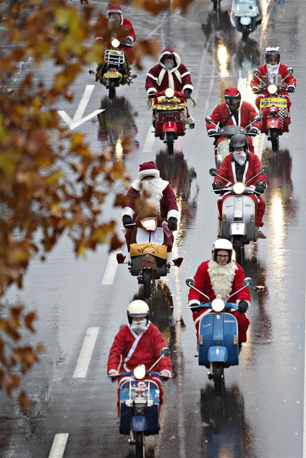 SWITZERLAND-ZURICH-SANTA CLAUS PARADE