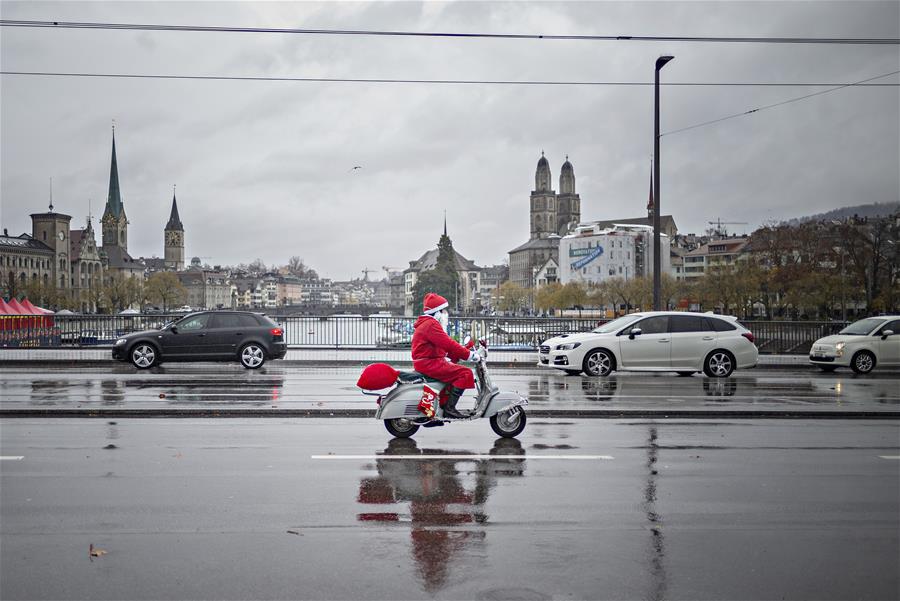 SWITZERLAND-ZURICH-SANTA CLAUS PARADE