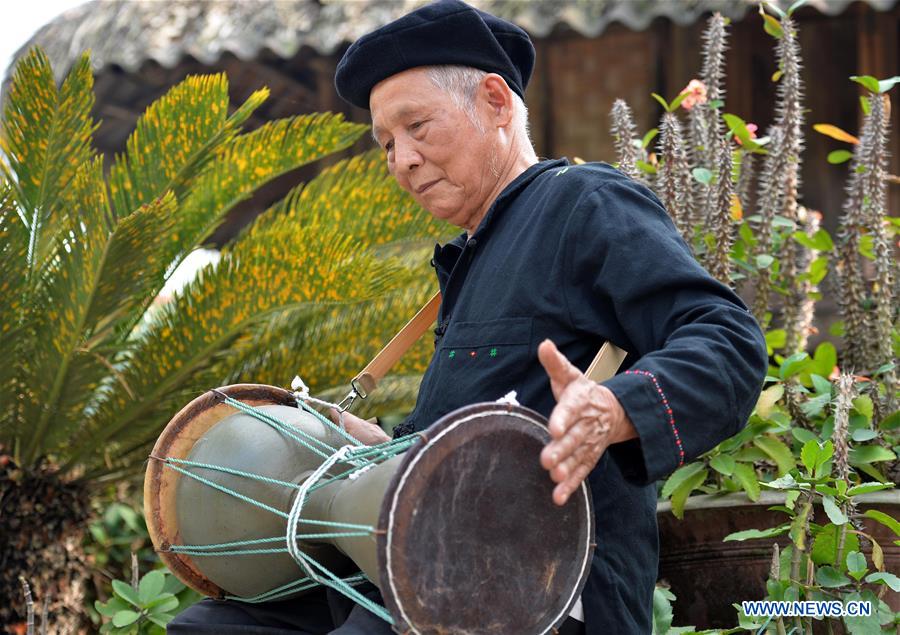 VIETNAM-TUYEN QUANG-PORCELAIN DRUM