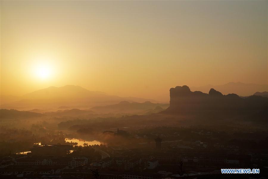 CHINA-JIANGXI-LONGHU MOUNTAIN-FOG-SCENERY(CN)