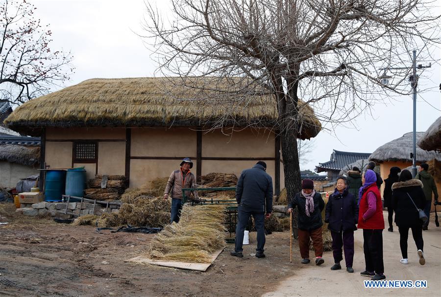 SOUTH KOREA-GYEONGSANGBUK-DO-ANDONG-HAHOE VILLAGE