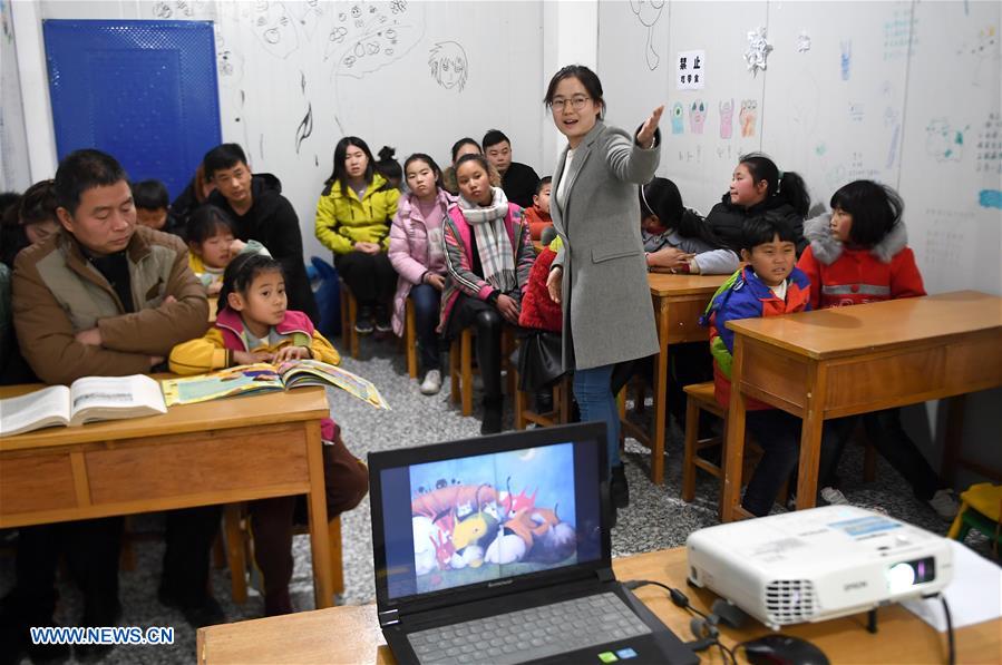 CHINA-SHAANXI-XI'AN-URBAN VILLAGE-CHILDREN-LIBRARY (CN)