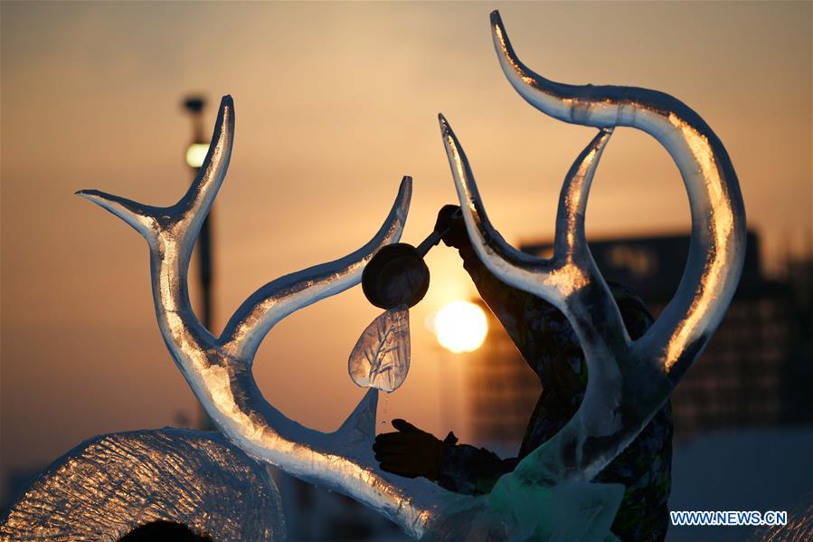 CHINA-HEILONGJIANG-HARBIN-ICE SCULPTURE COMPETITION (CN)