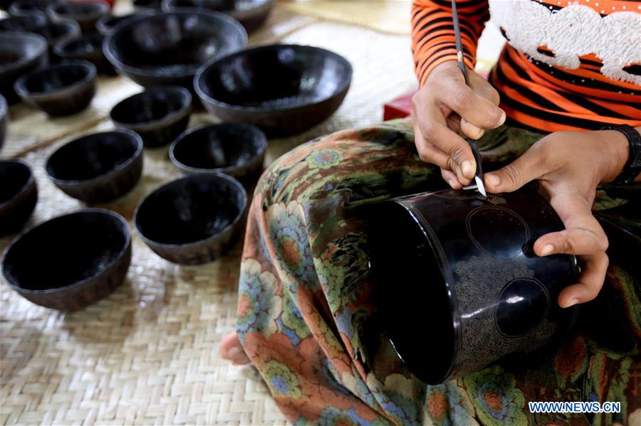 MYANMAR-BAGAN-TRADITIONAL HANDICRAFT-LACQUERWARE-WORKSHOP