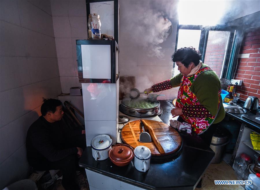 CHINA-ZHEJIANG-HUZHOU-SPRING FESTIVAL-PREPARATION (CN)