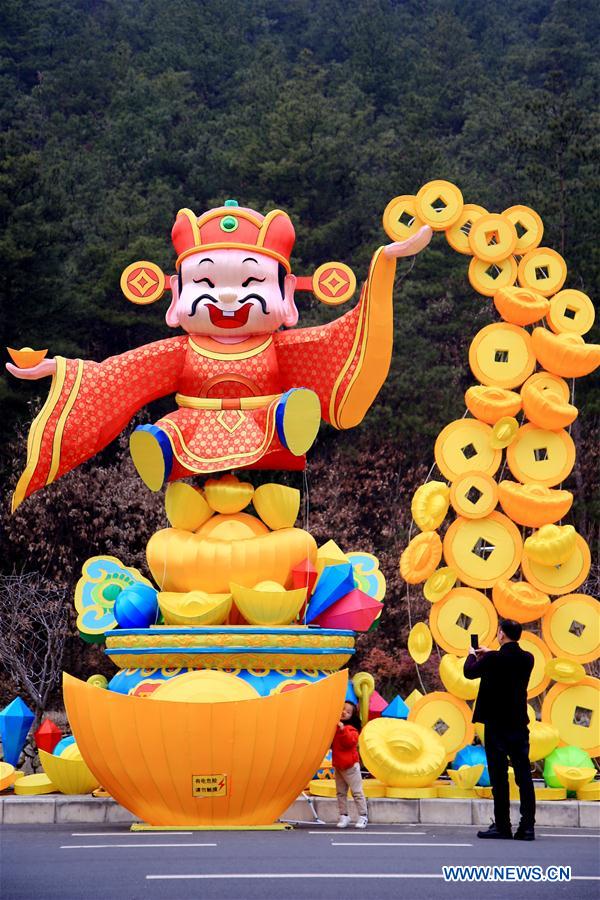 #CHINA-LUNAR NEW YEAR-DECORATIONS (CN)