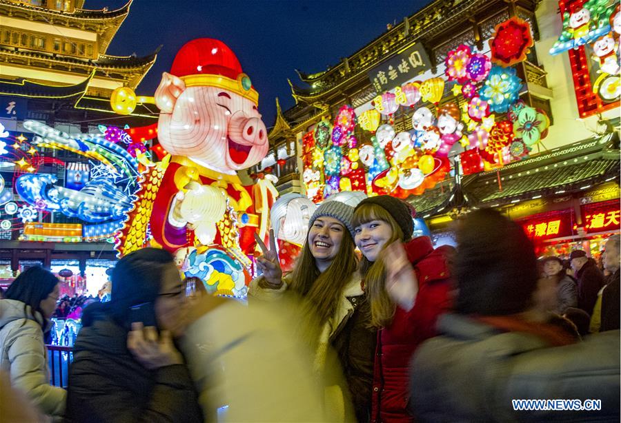 Xinhua Headlines: Lunar New Year consumption mirrors China's economic strength