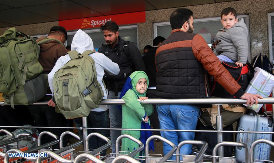 KASHMIR-AIRPORT-STRANDED PASSENGERS