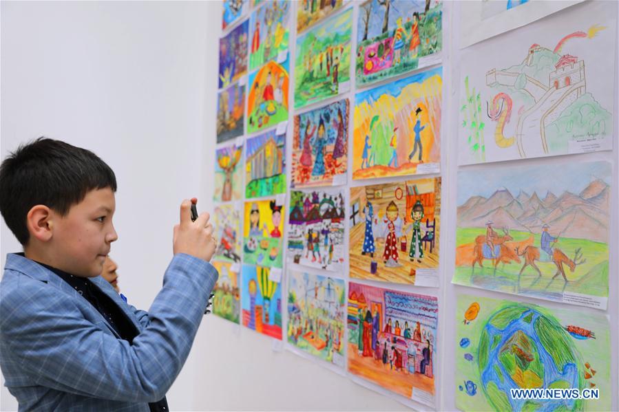 UZBEKISTAN-TASHKENT-EXHIBITION-ART