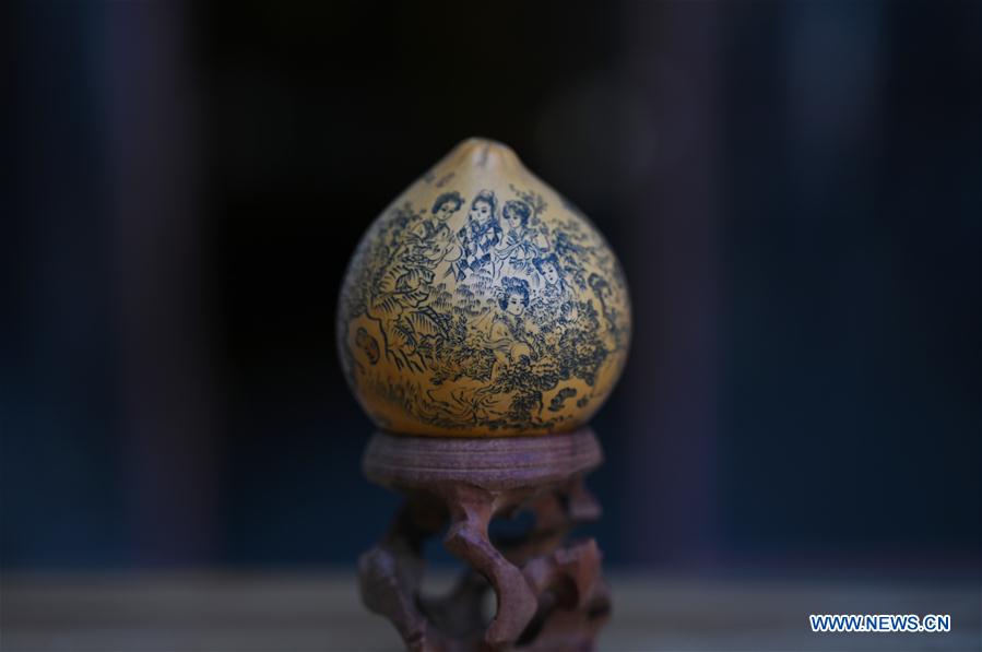 CHINA-LANZHOU-TRADITIONAL ART-CARVED GOURD (CN)