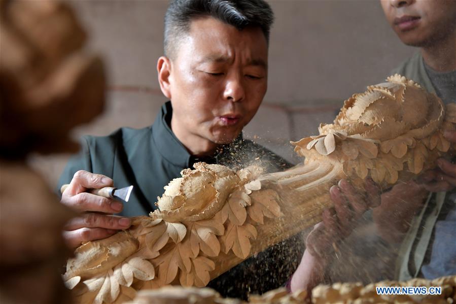 CHINA-JIANGXI-ECONOMY-WOOD CARVINGS (CN)