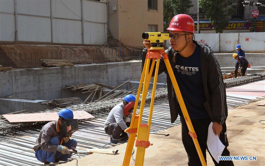 CHINA-LABOR DAY HOLIDAY-WORKERS (CN)