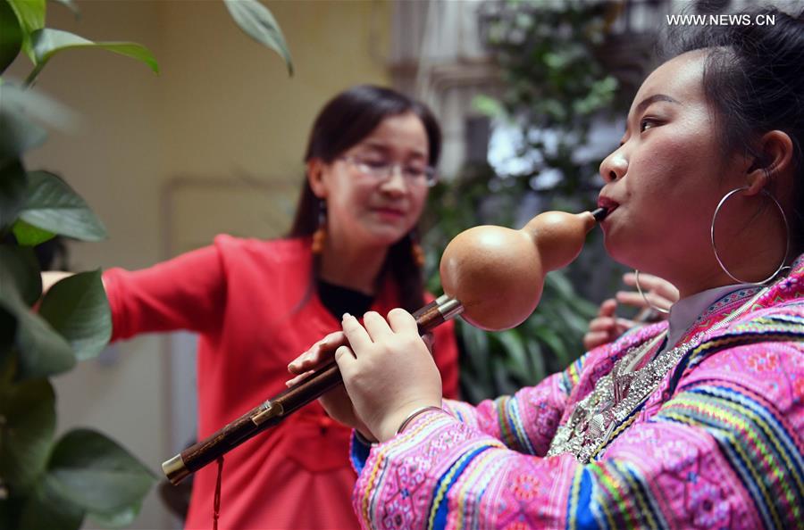 CHINA-YUNNAN-MUSICAL INSTRUMENT-HULUSI (CN)