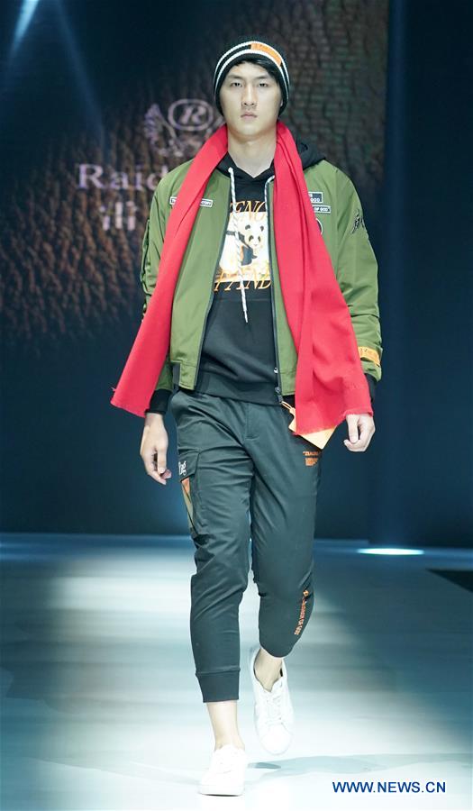 CHINA-CHENGDU-COLLEGE-FASHION WEEK (CN)