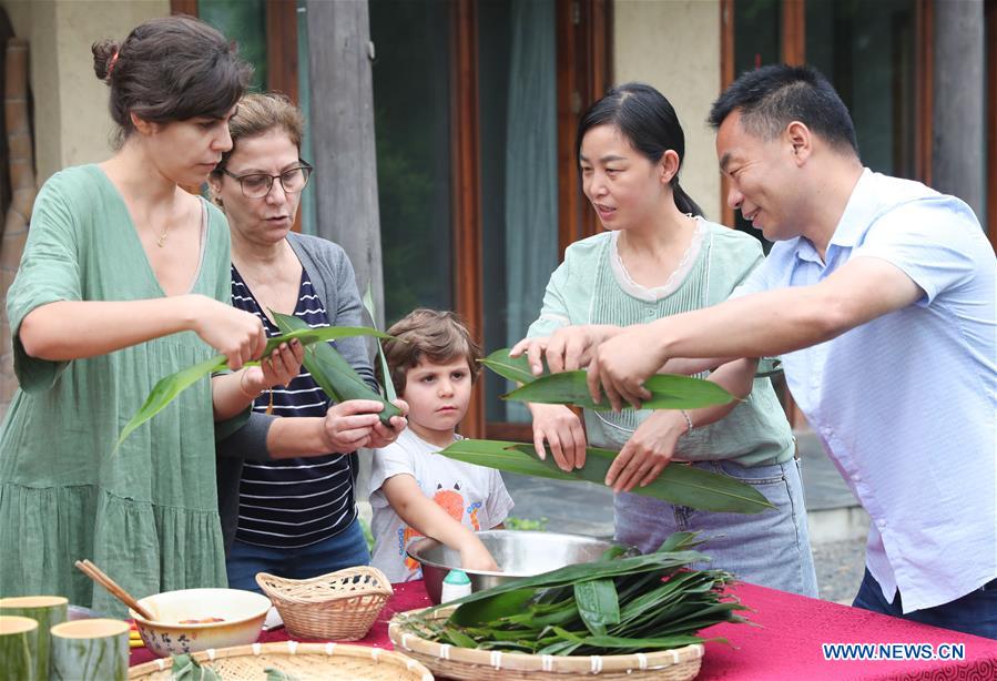 #CHINA-DRAGON BOAT FESTIVAL-FOLK CUSTOMS (CN)