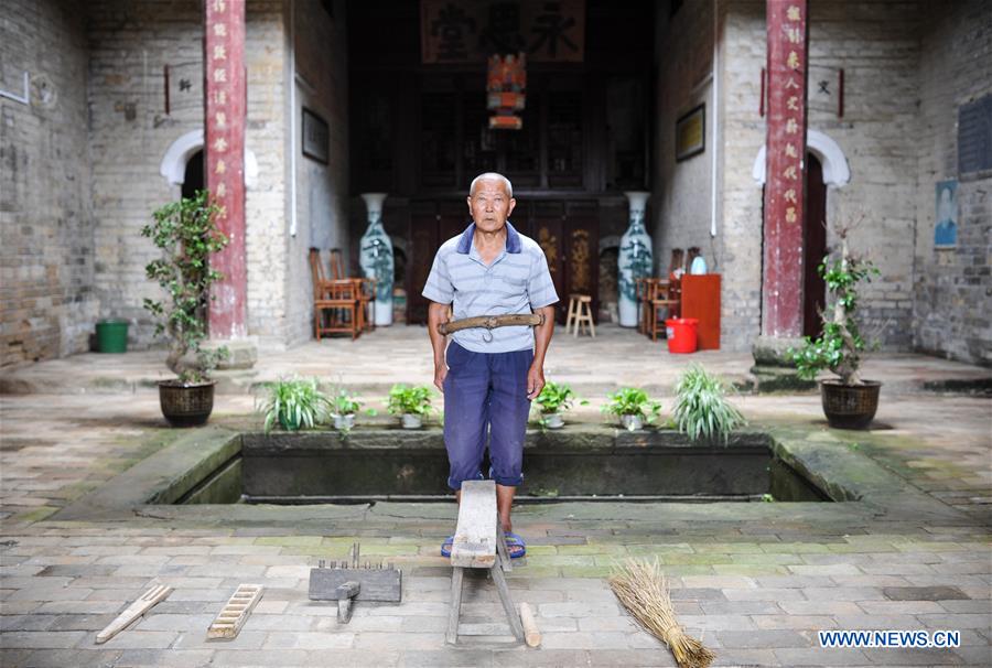 CHINA-JIANGXI-LONG MARCH-STRAW SANDALS (CN)