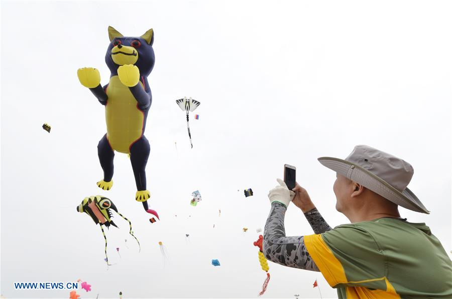 #CHINA-INNER MONGOLIA-BAOTOU-KITE FLYING CONTEST (CN)