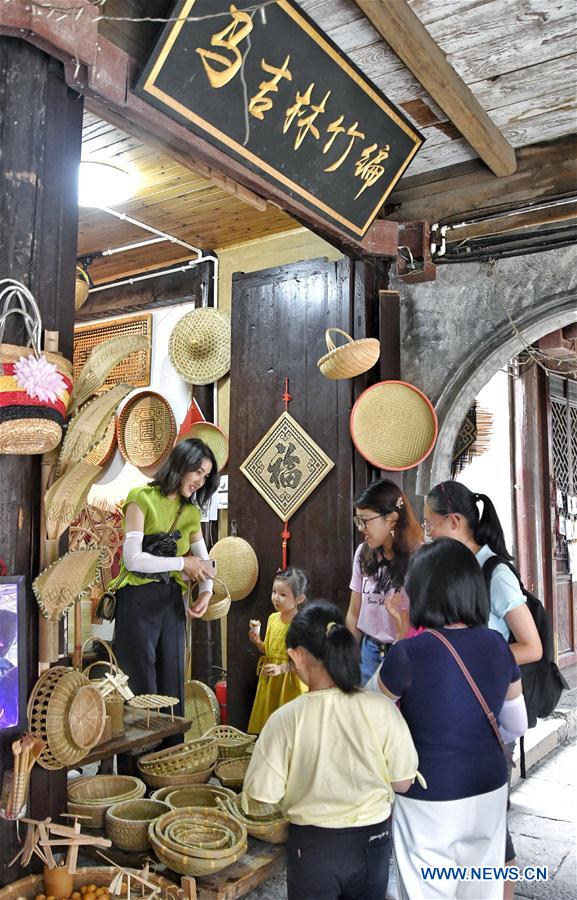 CHINA-ZHEJIANG-DEQING-BAMBOO KNITTING (CN)