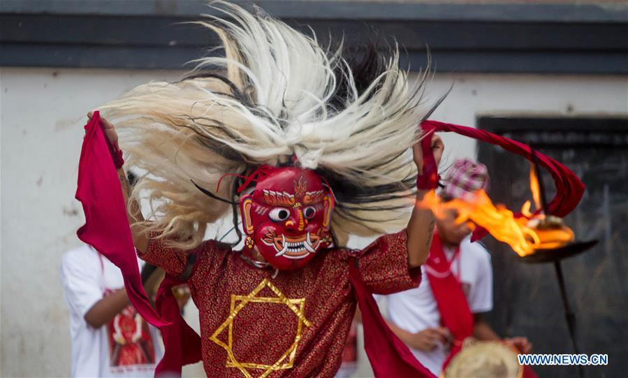 NEPAL-LALITPUR-FESTIVAL-MASK DANCER