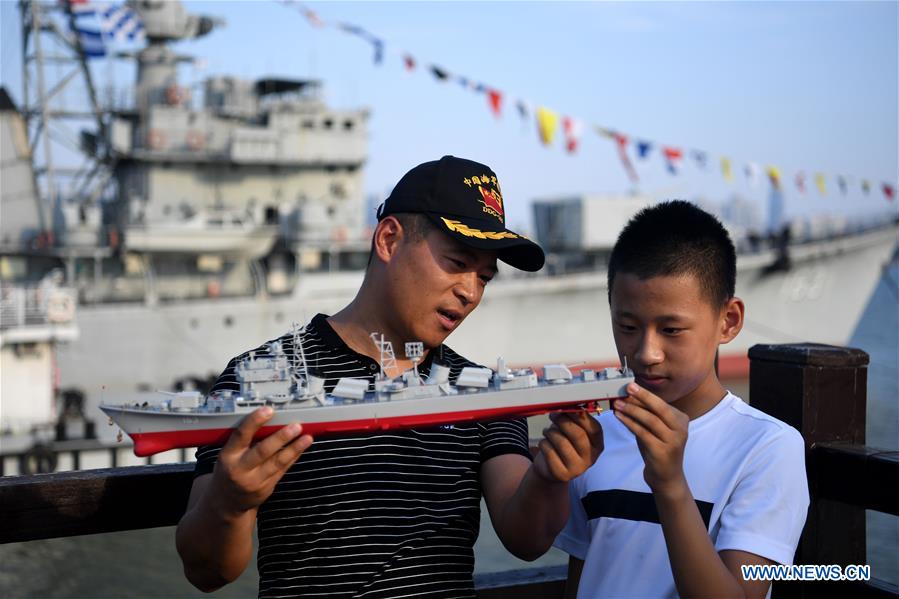 CHINA-JIANGXI-NANCHANG-DESTROYER-TOURISM-NAVY VETERAN-GUIDE (CN)