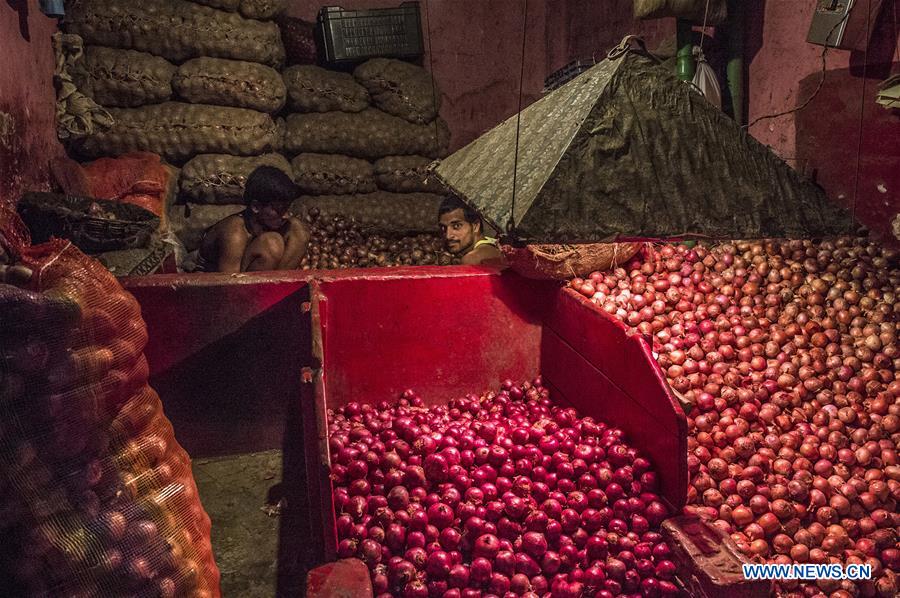 INDIA-KOLKATA-ONION PRICE HIKE