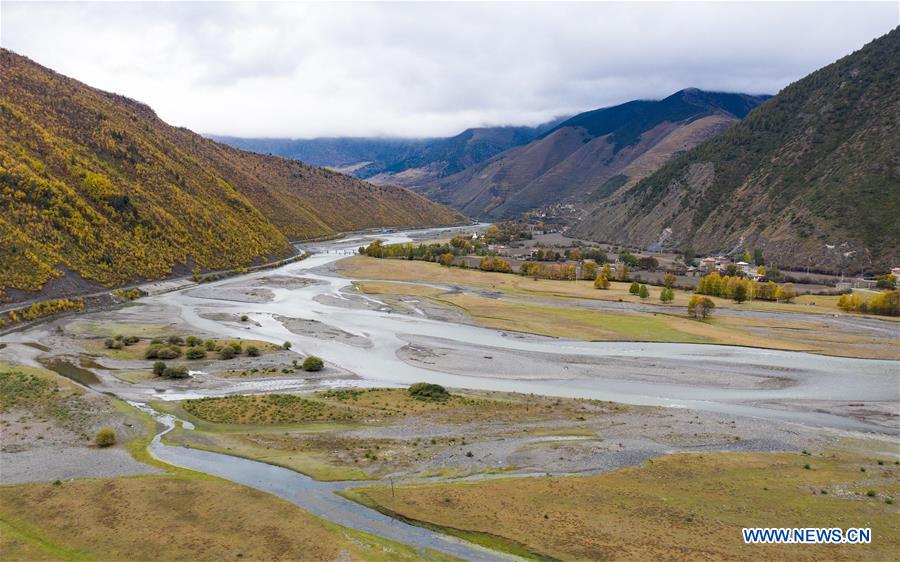 CHINA-SICHUAN-KANGDING-AUTUMN SCENERY (CN)