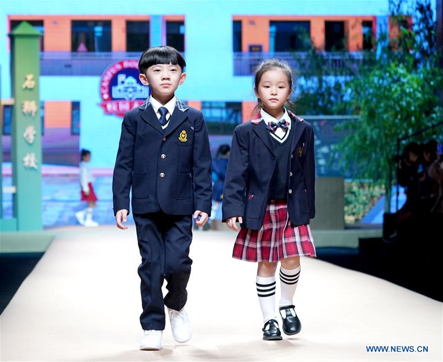 CHINA-BEIJING-SCHOOL UNIFORMS-PRESENTATION (CN)