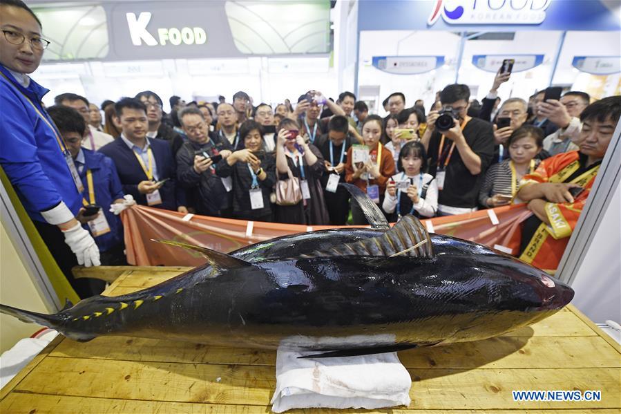 (CIIE)CHINA-SHANGHAI-CIIE-FOOD-JAPAN-TUNA DISINTEGRATING SHOW (CN)