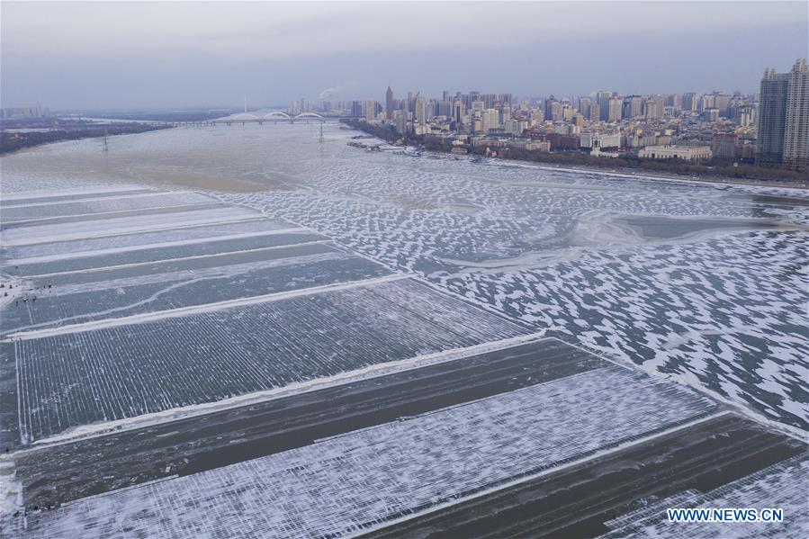 CHINA-HARBIN-ICE COLLECTING (CN)