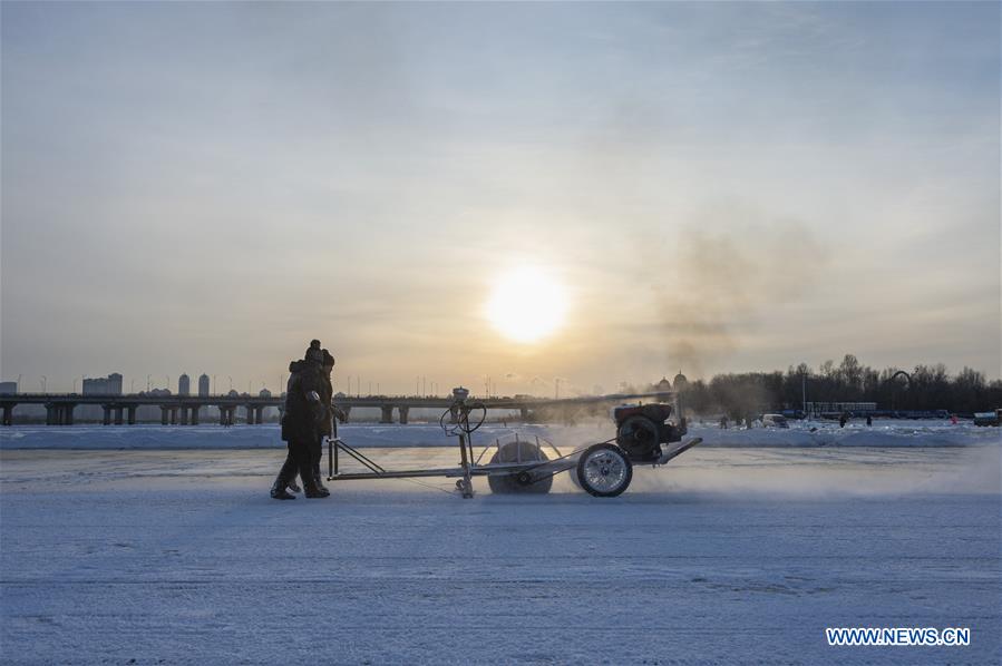 CHINA-HARBIN-ICE COLLECTING (CN)