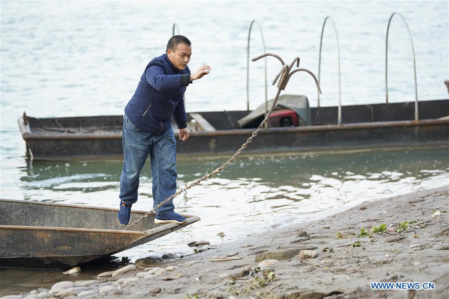 CHINA-CHONGQING-YANGTZE RIVER-FISHING BAN-FISHERMAN (CN)