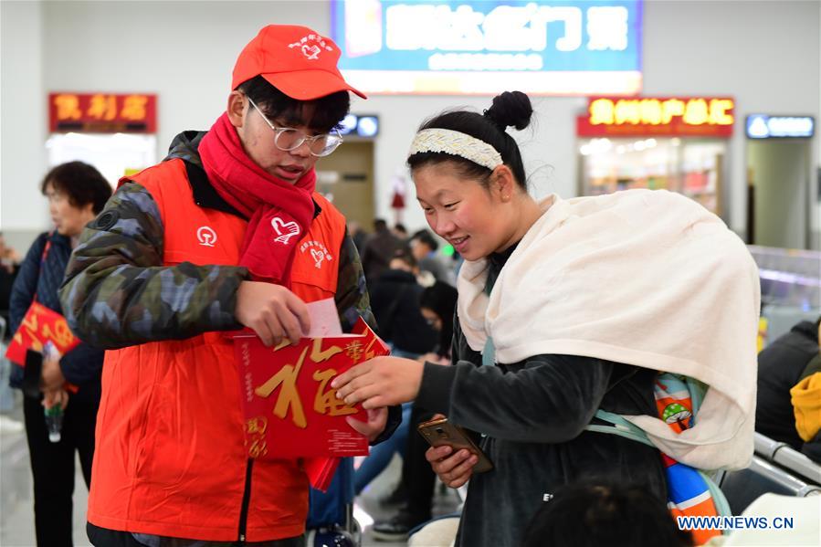 CHINA-SPRING FESTIVAL-TRAVEL RUSH-SERVICE STAFF (CN)