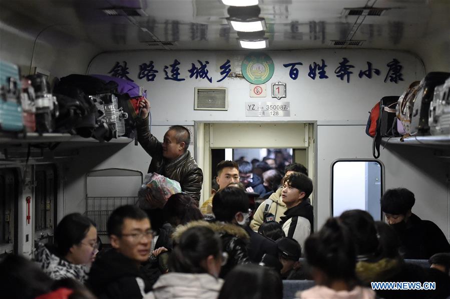 CHINA-GANSU-SPRING FESTIVAL TRAVEL RUSH-ORDINARY TRAIN (CN)