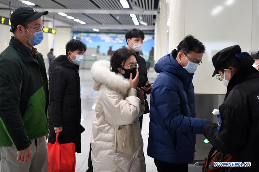 CHINA-ZHENGZHOU-NOVEL CORONAVIRUS-SUBWAY-MASKS (CN)